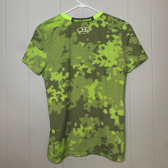 Under armor workout shirt - Picture 2 of 2